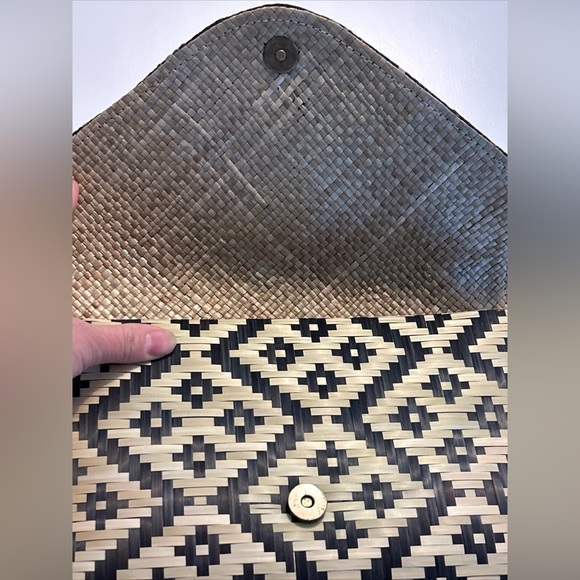 Tommy Bahama Banago Straw Wicker Clutch - Picture 6 of 8